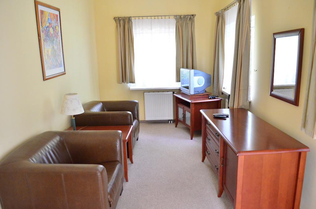 Hotel Mikorzyn Ślesin Quarto foto