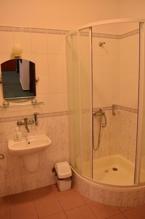 Hotel Mikorzyn Ślesin Quarto foto